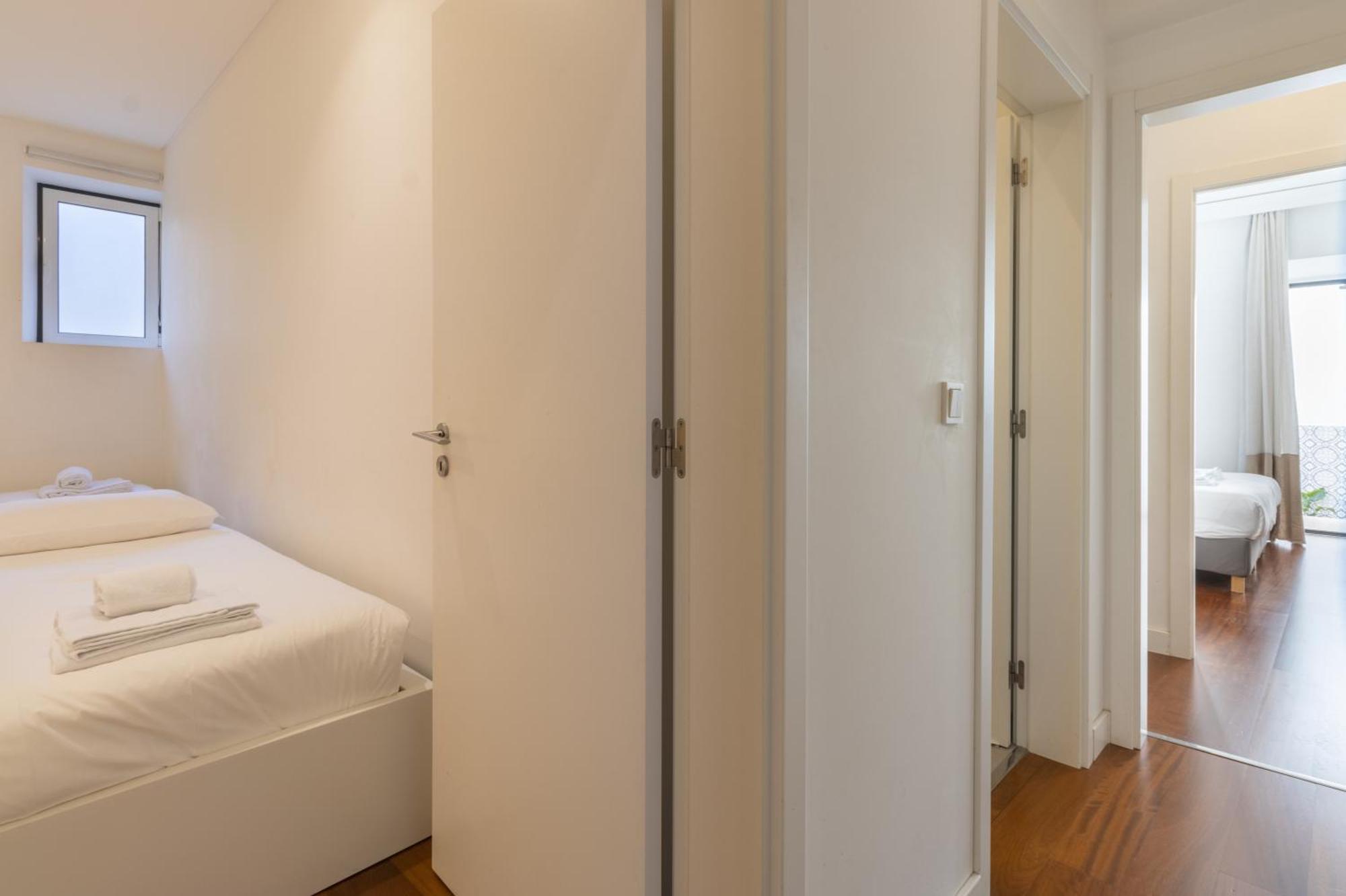 Modern 3Br, Terrace, Ac/Heating & Self Check-In Apartment Lisbon Exterior photo