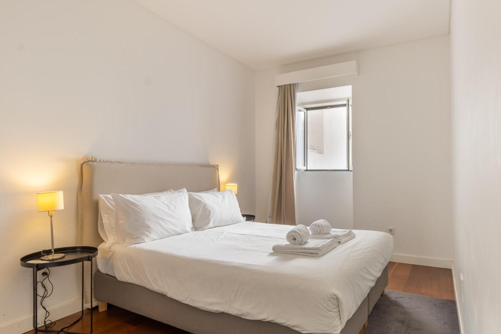 Modern 3Br, Terrace, Ac/Heating & Self Check-In Apartment Lisbon Exterior photo