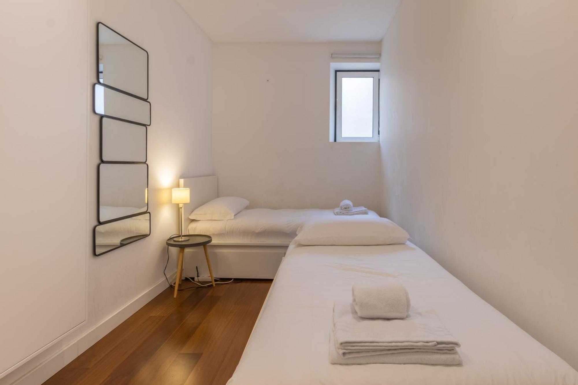 Modern 3Br, Terrace, Ac/Heating & Self Check-In Apartment Lisbon Exterior photo