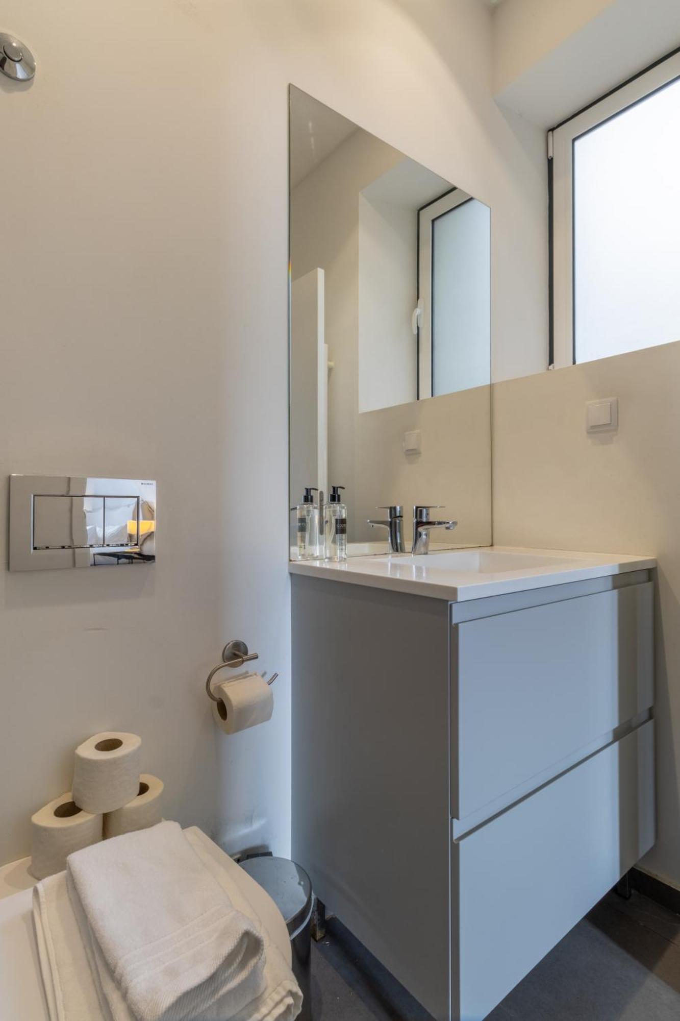 Modern 3Br, Terrace, Ac/Heating & Self Check-In Apartment Lisbon Exterior photo