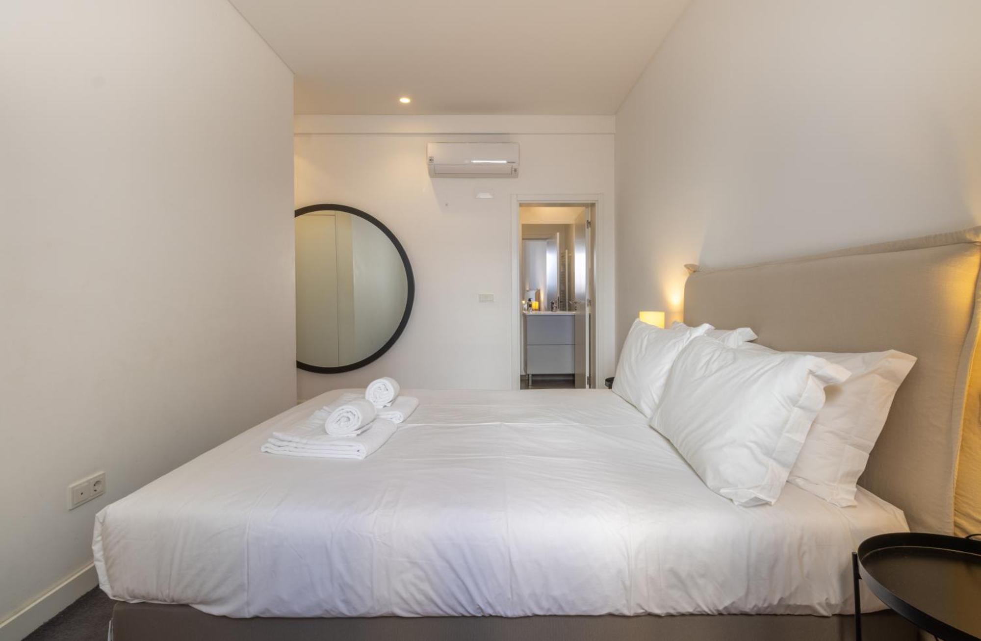Modern 3Br, Terrace, Ac/Heating & Self Check-In Apartment Lisbon Exterior photo